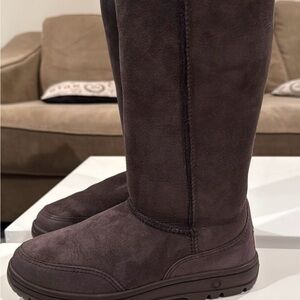 Brand New Ugg Ultra Tall Brown Suede Sheepskin Lined Boots Style # 5245 Size W7